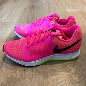 Women’s Nike Pegasus | size 8 - BRAND NEW